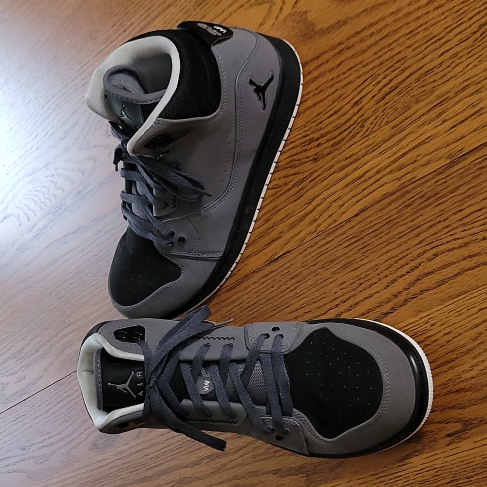 Nike Air Jordan 1 Flight 2 High-Top Sneakers (with gray laces)